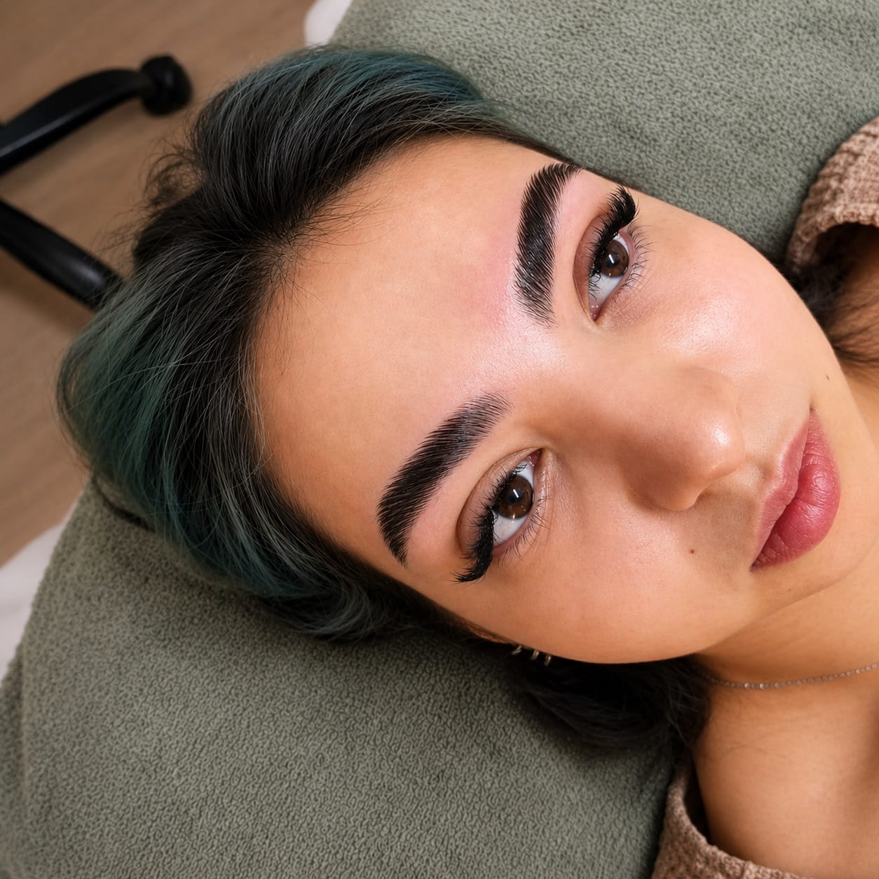 Natural brow and lash lifting services in Plano TX designed to enhance facial features and create a clean, refreshed everyday look.